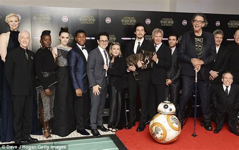 The ENTIRE Star Wars:The Force Awakens cast to return for Episode VIII | Daily Mail Online