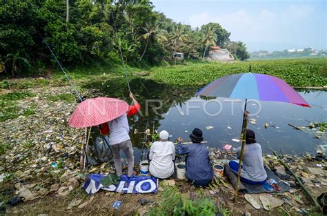 PENCEMARAN SUNGAI CITARUM | ANTARA Foto