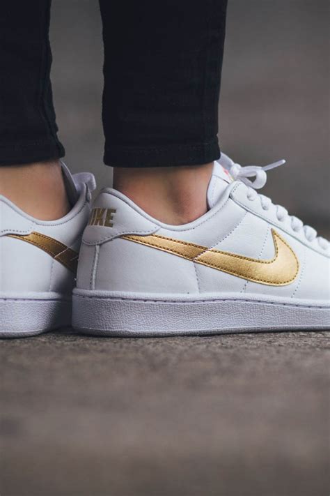 NIKE Tennis Classic White & Gold Metallic | SOLETOPIA