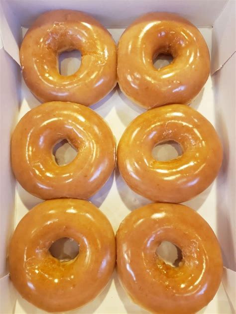 r/FoodPorn - Perfect original glazed Krispy Kreme donuts | Krispy kreme ...