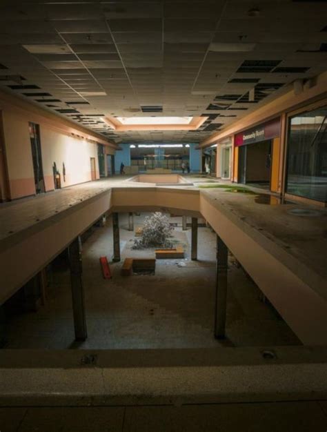 Abandoned Malls in the USA (66 pics)