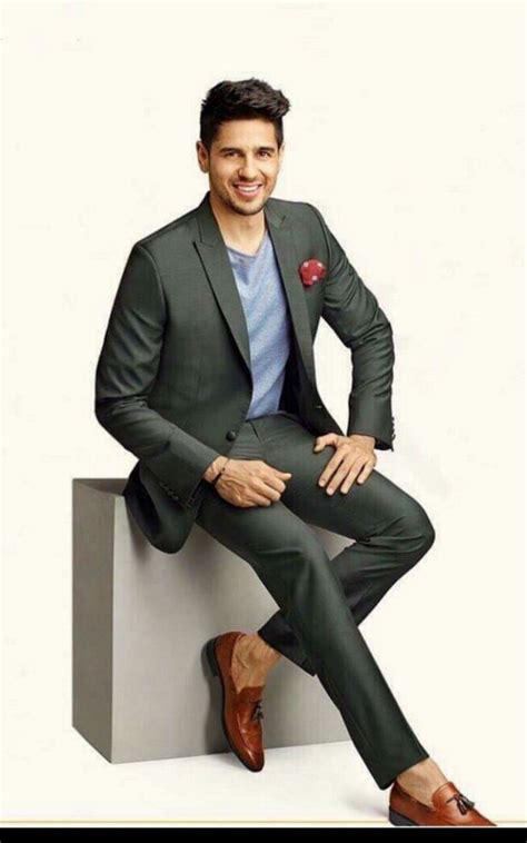 SIDDHARTH MALHOTRA ( 26.1.19 | Formal men outfit, Mens style guide, Bollywood outfits