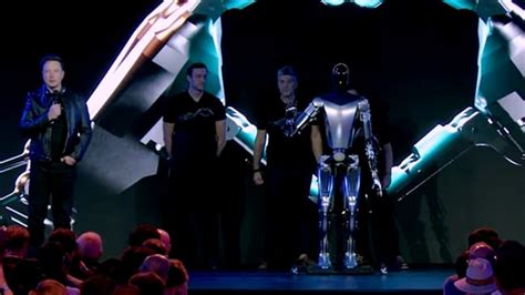 Elon Musk's new humanoid robot 'Optimus' can wave Howdy, costs around ...