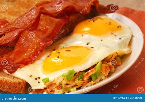 Eggs, Bacon, Toast And Hash Browns Stock Images - Image: 11392724