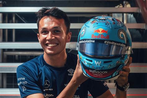 Albon auctions off orphan designed Singapore F1 helmet for charity ...