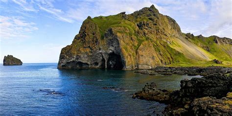 Iceland Excursion: Boat tour of Heimaey | Hurtigruten