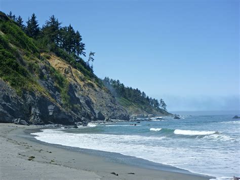 Cliffs bordering Agate Beach: Sue-meg State Park, California