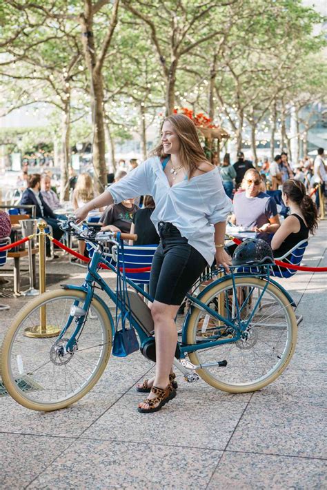 Bike Outfits: What to Wear to Look Stylish on Your Ride