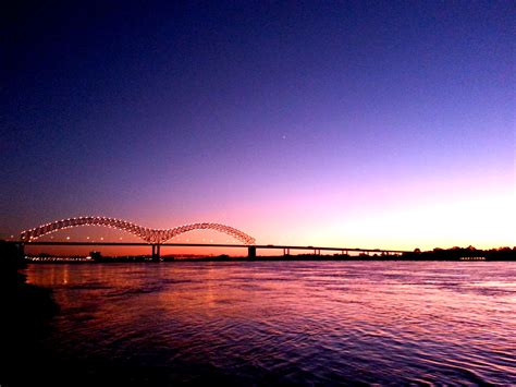 Sunset over the Mississippi River: Hernando de Soto bridge photographed from Memphis side ...