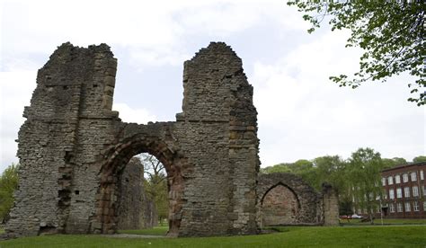 Dudley Priory Ruins and Dudley Tech. | In the foreground, Du… | Flickr