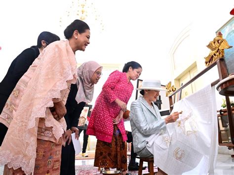 Sekretariat Kabinet Republik Indonesia | First Lady Iriana Joins Spouse ...