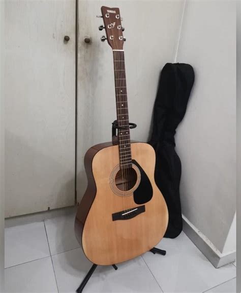 Yamaha Acoustic Guitar, Hobbies & Toys, Music & Media, Musical Instruments on Carousell