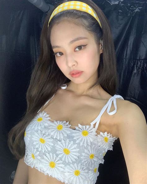 9 Gaya Selfie Jennie Blackpink yang Bikin Jatuh Hati, Kece Abis!