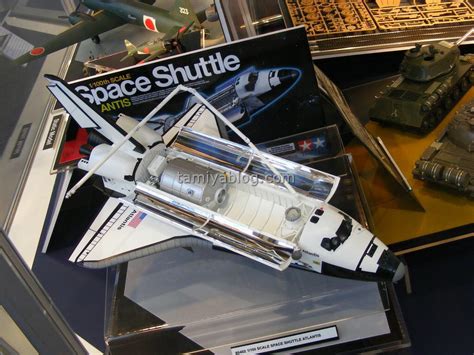 Tamiya 1/100 Space Shuttle Atlantis # 60402 - Model Kit