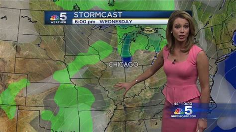 Cheryl Scott doing the Chicago weather report in a pink Dress : TVnewsbabes