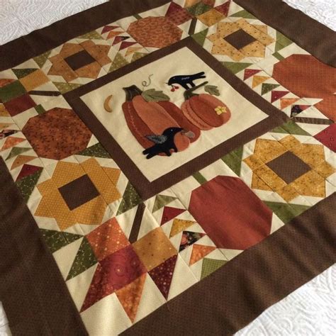 Pin by Sandra Hubbell on Fall projects | Fall quilts, Small quilt projects, Halloween quilts