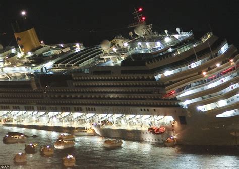 New image of Costa Concordia Sinking : r/pics