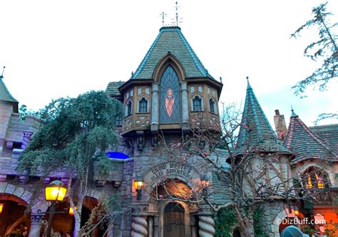 Disneyland Evil Queen Window - DizBuff.com