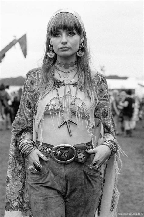 Stunning photos depicting the rebellious fashion at Woodstock, 1969 ...