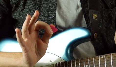 How to Hold a Guitar Pick - Guitar Picking Exercises - Guitar Tricks Blog