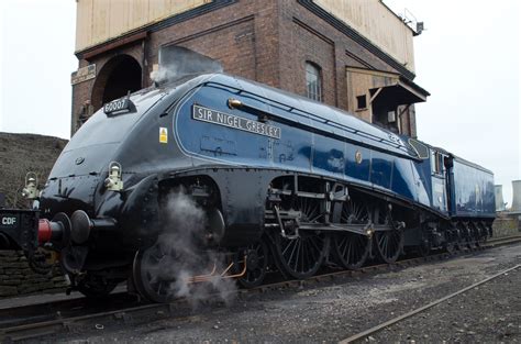 A4 Pacific 'Sir Nigel Gresley' 60007 | Steam engine trains, Steam trains, Old trains