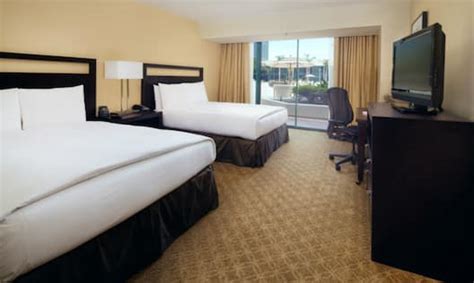 Rooms & Suites | Hilton Anaheim