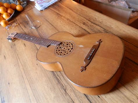 Restoration object; Antique Romantic Guitar - Catawiki