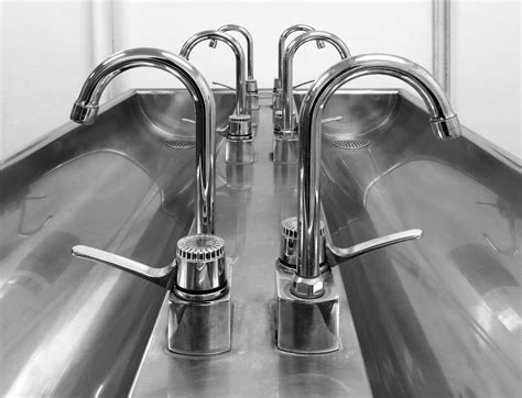 File:Sink and taps in the men's locker room 3 BW.jpg - Wikimedia Commons