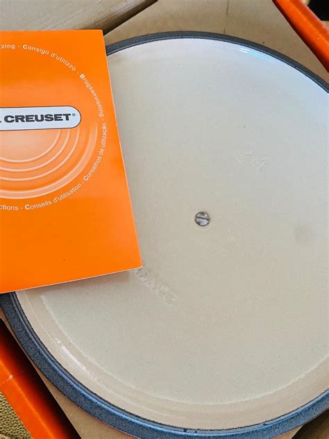 Le Creuset round casserole oven Color Volcanique 24cm, Home Appliances, Kitchenware on Carousell