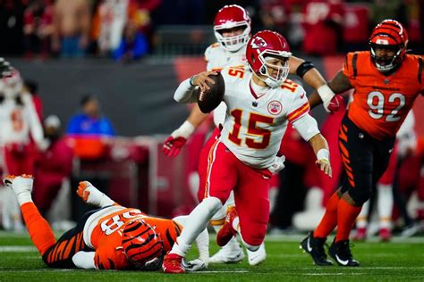 Patrick Mahomes injury: Chiefs quarterback to practice Wednesday, per ...