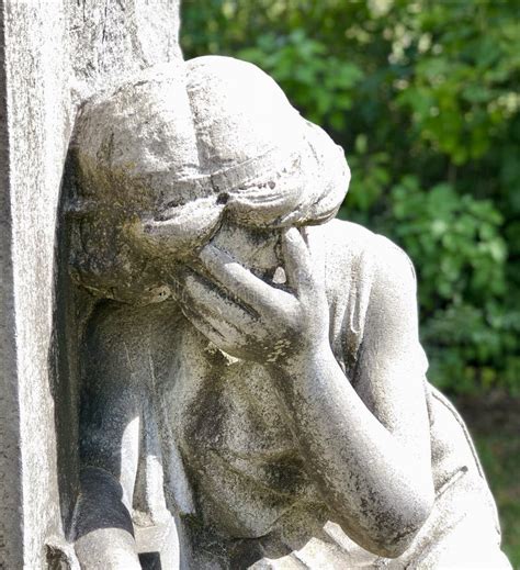 Grieving Angel Statue on a Family Grave Stock Photo - Image of grief, graveyard: 138169810