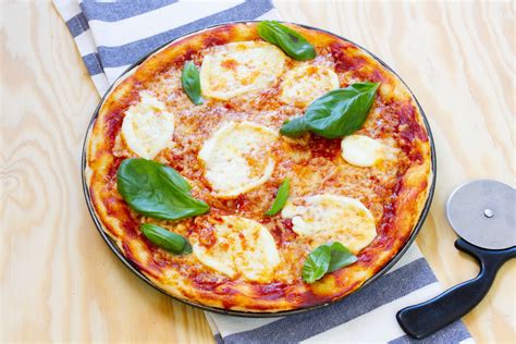 PIZZA MARGHERITA ⋆ MeCooks Blog