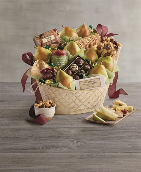 Harry & David Deluxe Favorites Gift Basket & Reviews - Food & Gourmet ...