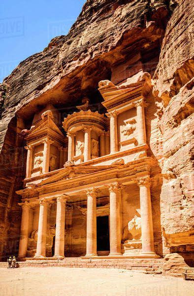 Al Khazneh building carved into cliff face, Petra, Jordan - Stock Photo ...