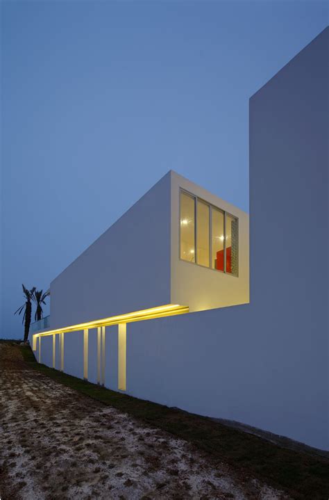 A Beachfront House in Peru That Embraces Nature - Design Milk