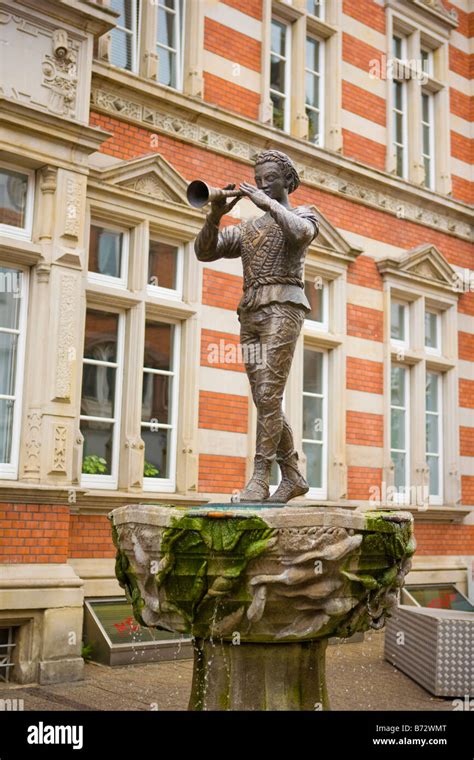 Pied Piper Statue Hamelin Germany Stock Photo - Alamy