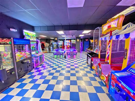 Gameroom Arcade Bird Bowl Bowling Entertainment Center Miami, Florida