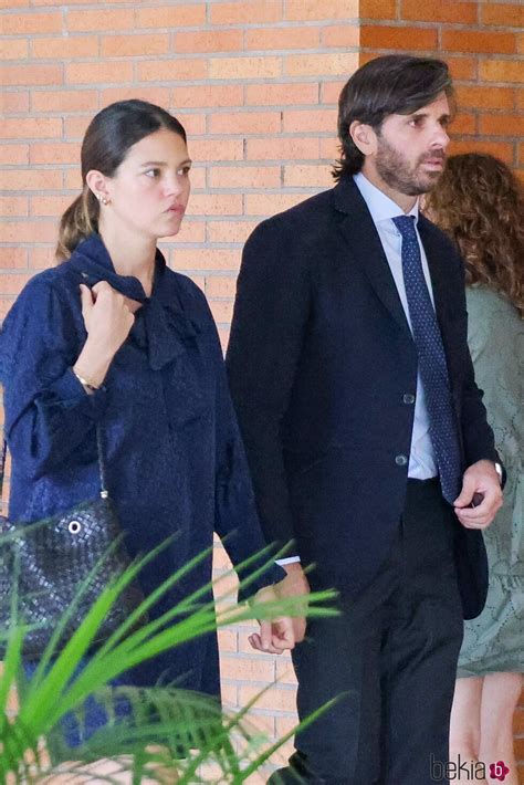 Álvaro Falcó e Isabelle Junot en el último adiós a Marta Chávarri - Familiares y amigos en el ...