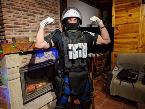 Rainbow Six Siege Doc Cosplay - Garret Johnston