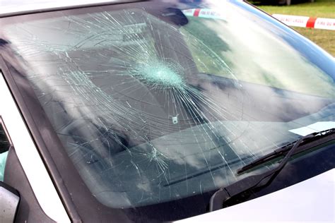 How Long Can You Drive with a Cracked Windshield? | Glasshopper