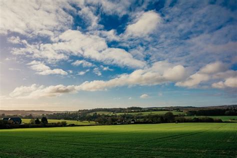 Sussex bank holiday weekend weather forecast as temperatures set to rise in county - SussexLive