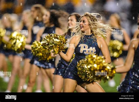 Penn state cheerleaders hi-res stock photography and images - Alamy