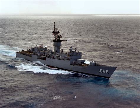 Knox-class frigate USS Marvin Shields (FF-1066) off the coast of San ...