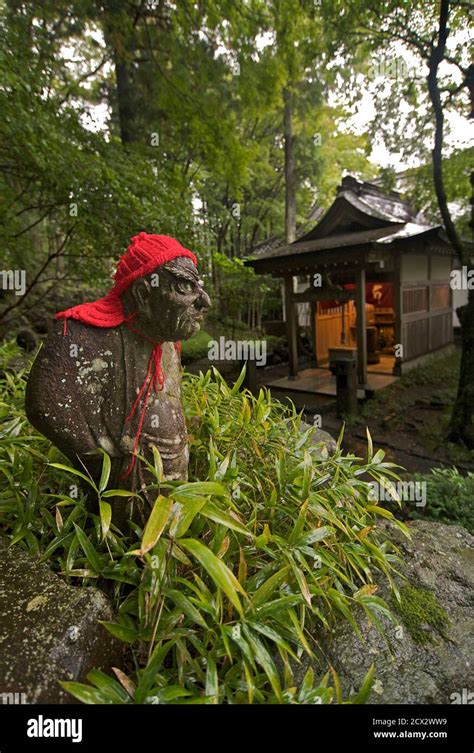 Expressive buddhist sculpture in the grounds of Choanji. Choan Temple ...