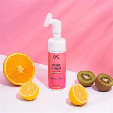 FOAMING CLEANSER WITH VITAMIN C 150 ML