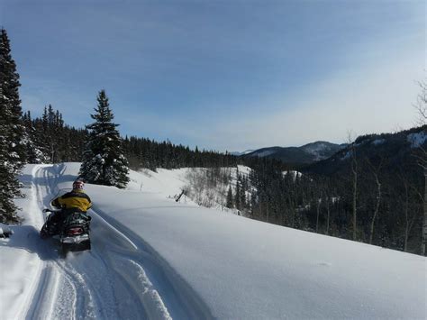 P1100346-yukon-winter-adventures-snowmobiling - Yukon Wide Adventures