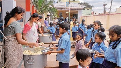 Midday meal expands to PM-Poshan scheme | Latest News India - Hindustan ...