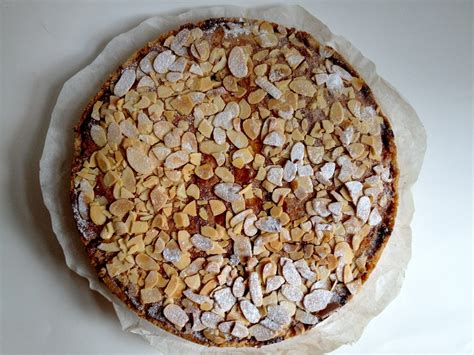 Cherry Bakewell Tart - Friendly NettleFriendly Nettle