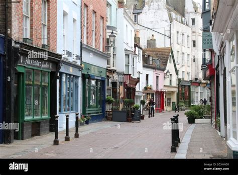 GEORGE STREET IN THE HISTORIC OLD TOWN OF HASTINGS Stock Photo - Alamy