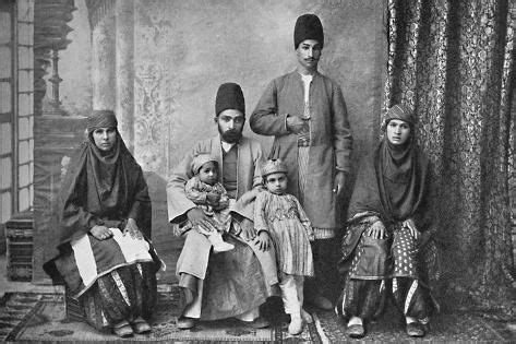 'A Persian Parsi family, 1902' Photographic Print - Unknown | Art.com | Персидские, Персы, Фотограф